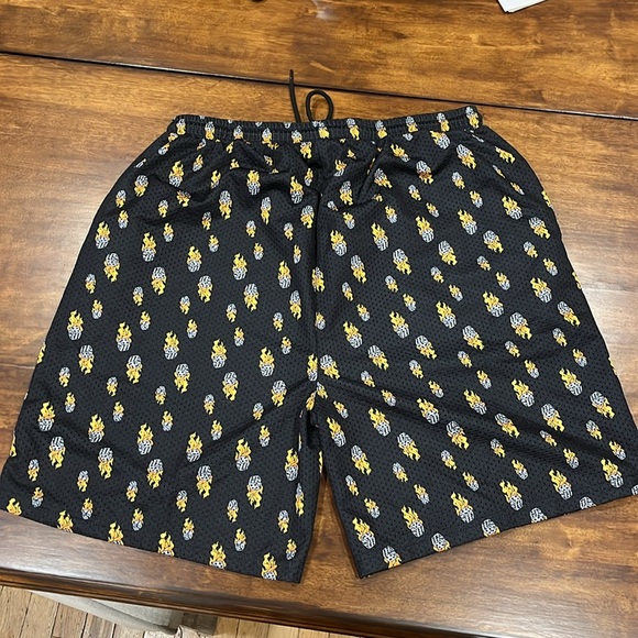 RPI flaming dice-mesh lined shorts-with drawl string. Mens size XL - Picture 7 of 10